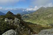 16 A sx la strada che dal Passo San Marco scende ad Albaredo-Morbegno in Valtellina